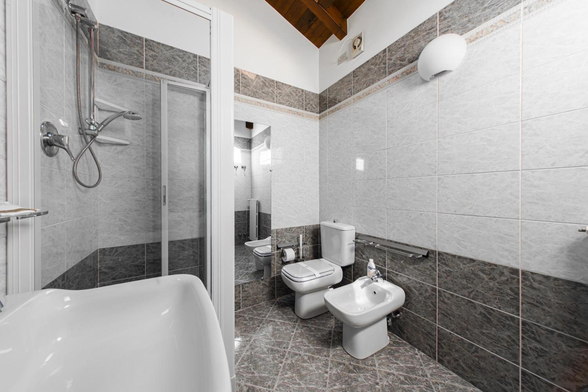 The Gallery Apartment Center بولونيا المظهر الخارجي الصورة